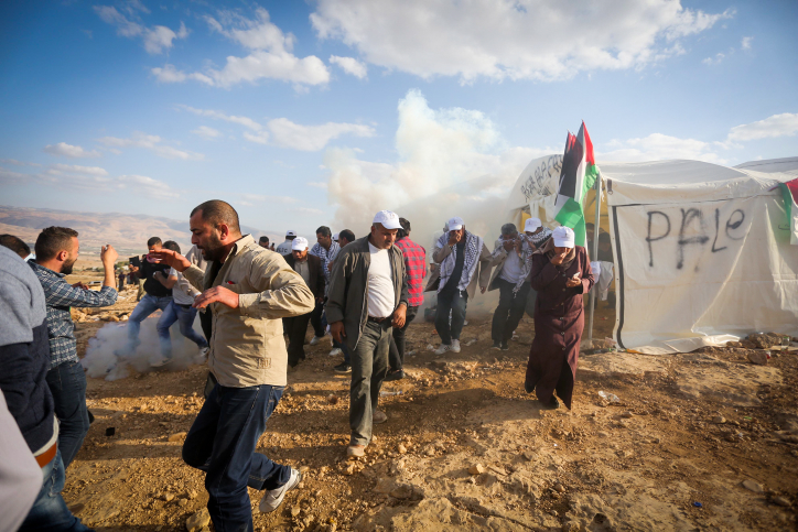 Palestinians and Israeli activists attend a demonstration against the construction of Jewish settlements in the Jordan Valley, in the West Bank. November 17, 2016. Photo by FLASH90 *** Local Caption *** ???? ?????
