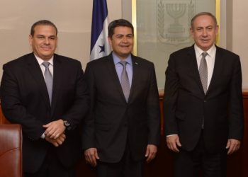 Israeli pime minister Benjamin Netanyahu meets with president of Honduras Juan Orlando Hernández at PM Netanyahu's office in Jerusalem on December 08, 2016. Photo by Amos Ben Gershom/GPO *** Local Caption *** ????? ??? ?????? ?????? ?????? ?? ???? ??????? Juan Orlando Hernández.