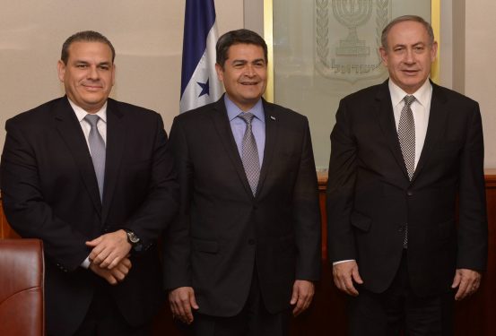 Israeli pime minister Benjamin Netanyahu meets with president of Honduras Juan Orlando Hernández at PM Netanyahu's office in Jerusalem on December 08, 2016. Photo by Amos Ben Gershom/GPO *** Local Caption *** ????? ??? ?????? ?????? ?????? ?? ???? ??????? Juan Orlando Hernández.