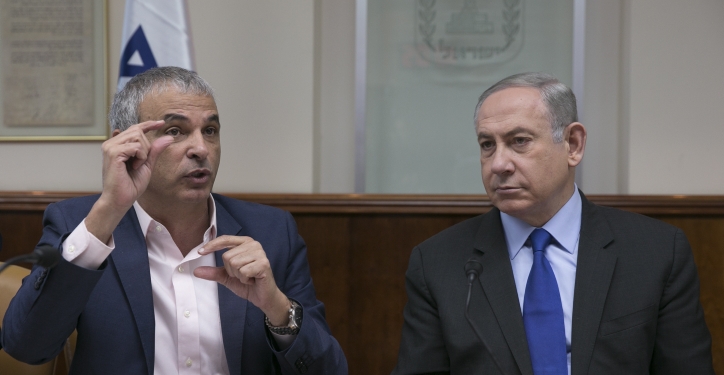 Israeli prime minister Benjamin Netanyahu with Finance Minister Moshe Kahlon during the weekly cabinet meeting at his office in Jerusalem, on February 19, 2017. Photo by Olivier Fitoussi/POOL *** Local Caption *** ????? ????? ?????? ??????
??? ?????? ????
?? ?????
??? ?????