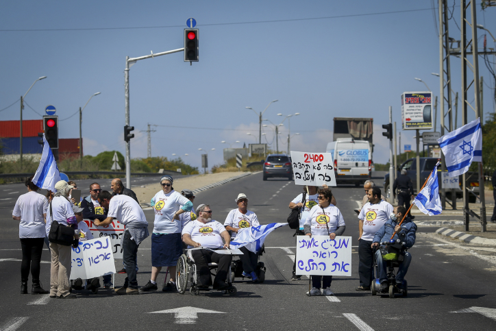 Disabled and handicapped attend a protest calling for better health care, at the entrance to the southern israeli city of Ashdod, April 03, 2017. Photo by Flash90 *** Local Caption *** ????? ????
??? ??????
????
?????
???
?????