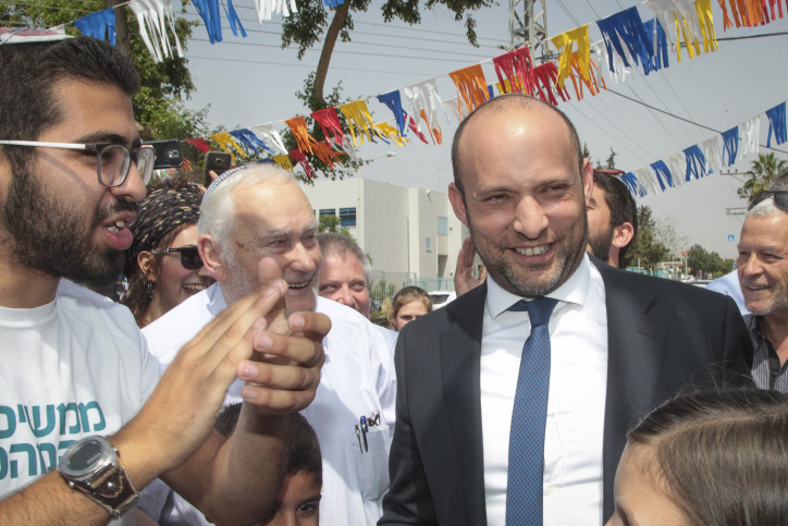Leader of the Jewish Home party Naftali Bennett arrives to cast his vote during the party's preliminary elections, in Petah Tikva, on April 27, 2017. Photo by Roy Alima/Flash90 *** Local Caption *** ????? ???
??????
???? ??????
?????
?????? ???????