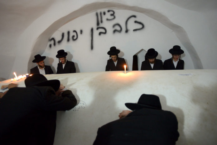 Ultra-Orthodox Jews pray inside the tomb of Calev Ben Yefuneh, Biblical Israelite spy and leader, on April 24, 2014 in the northern West Bank Palestinian village of Kifl Hareth. Thousands of religious Jews entered the village after midnight under heavy Israeli army guard to pray at the tombs of Bin Nun and Calev Ben Yefuneh on the traditional anniversary of Bin Nun's death. They were the two Jewish spies who reported to Moses that the Holy Land, which Jews believe God promised to their patriarch Abraham, was 'flowing with milk and honey'. Photo b Gili Yaari /Flash90 *** Local Caption *** ??? ?? ?????
???? ???
?????
??????
?????? ?????
???? ????
?????? ?? ???