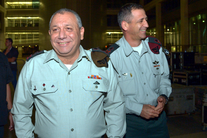 IDF Chief of Staff Gadi Eizenkott (L) seen with Maj. Gen. Aviv Kochavi, newly appointed deputy chief of staff, during a ceremony at Hakirya base in Tel Aviv, November 3, 2016. Photo by Flash90 *** Local Caption *** ????
????
????
???
????? ????????
???? 
??? ????????
??????
???? ?????