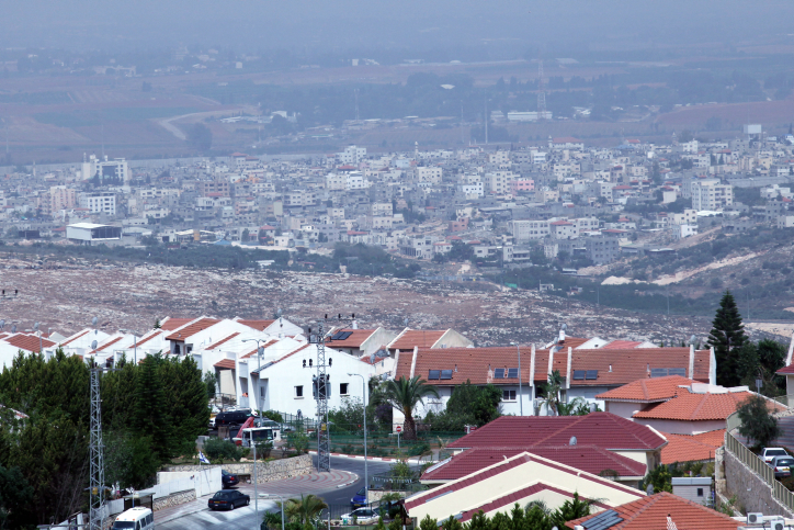 The Jewish Israeli settlement of Alfei Menashe is seen in the foreground. It is located in the seam zone on the western edge of the central West Bank in proximaty to the arab town of Qalqilyah which is in the background. May 17 2009. Photo by Yossi Zamir/Flash90 *** Local Caption *** ???????
???? ????
?? ????
???
