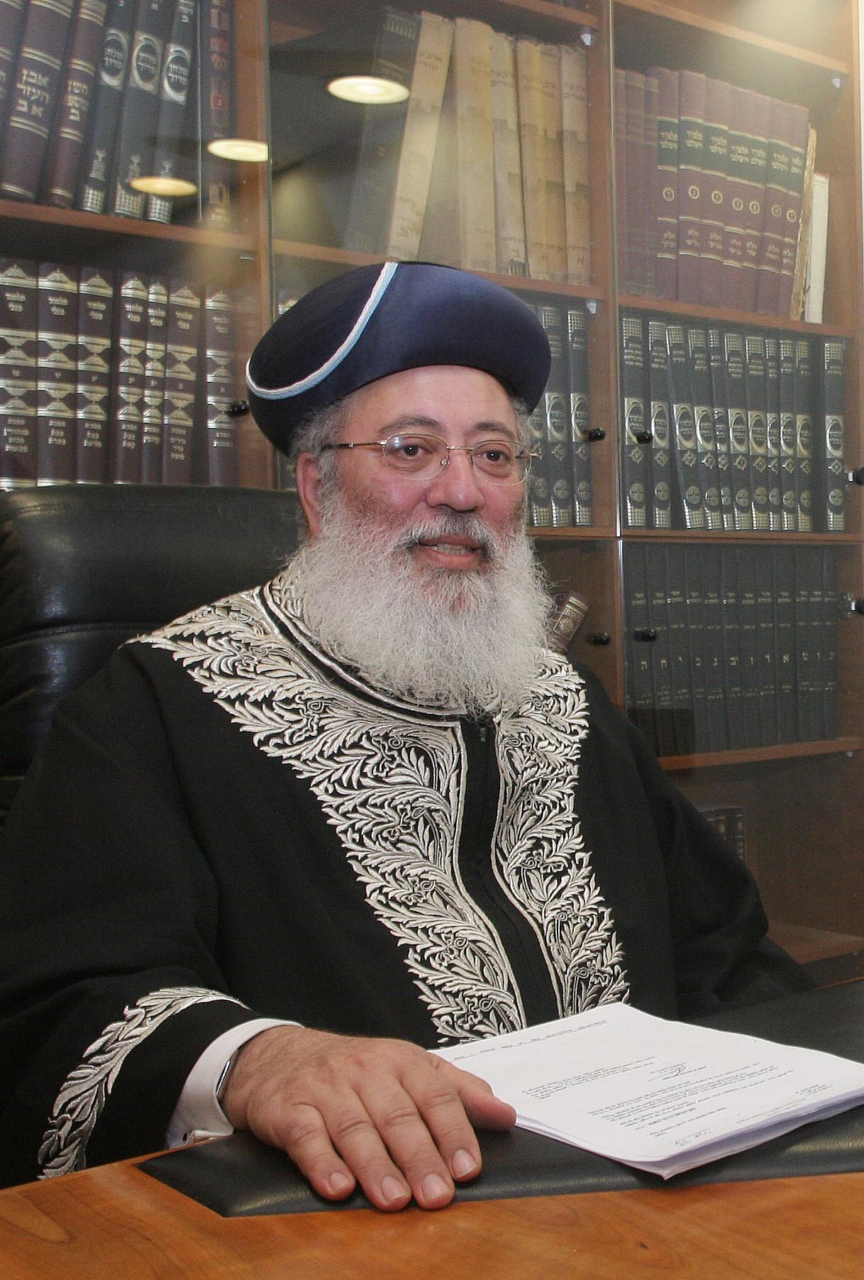**FILE2005**
Portrait of Rav Amar
Minister of justice Tsipi  Livni and the legal advisey to the government Manny Mazuz in his bureau in Jerusalem 
18/04/2005
Flash90 *** Local Caption *** ùìîä òîàø
øá ñôøãé