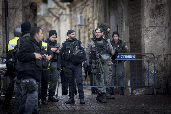 Israeli security forces near the scene of a stabbing attack in Jerusalem on December 14, 2016. A Palestinian stabbed a policemen before before being neutralized by police. Photo by Yonatan Sindel/Flash90 *** Local Caption *** ?????
????
?????
??? ??????
?????
???????
??? ?????