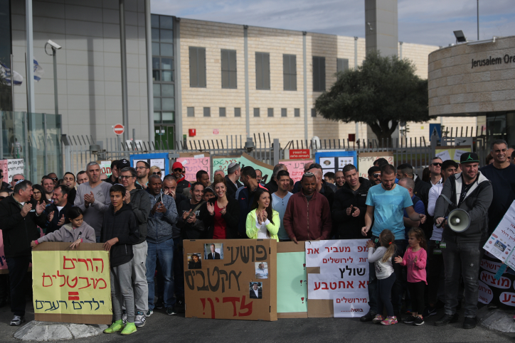 Teva employees protest at the entrance to the TEVA Pharmaceutical Industries building in Jerusalem, during a protest of Teva workers against the company plan to lay off hundreds of employees, December 18, 2017. Photo by Yonatan Sindel/Flash90 *** Local Caption *** ????? ???
??????
?????
????
???
??????
???
???????
?????
???????