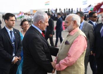 Israeli Prime Minister Benjamin Netanyahu with his Indian counterpart Narendra Modi during a farewell ceremony in his honour at the Ben Gurion International Airport in Tel Aviv on July 06, 2017. Photo by Kobi Gideon/GPO *** Local Caption *** ??? ?????? ?????? ?????? ???? ???? ????? ???? ?????? ???? ???? ?????? ??????, ???? ????? ????"?.
