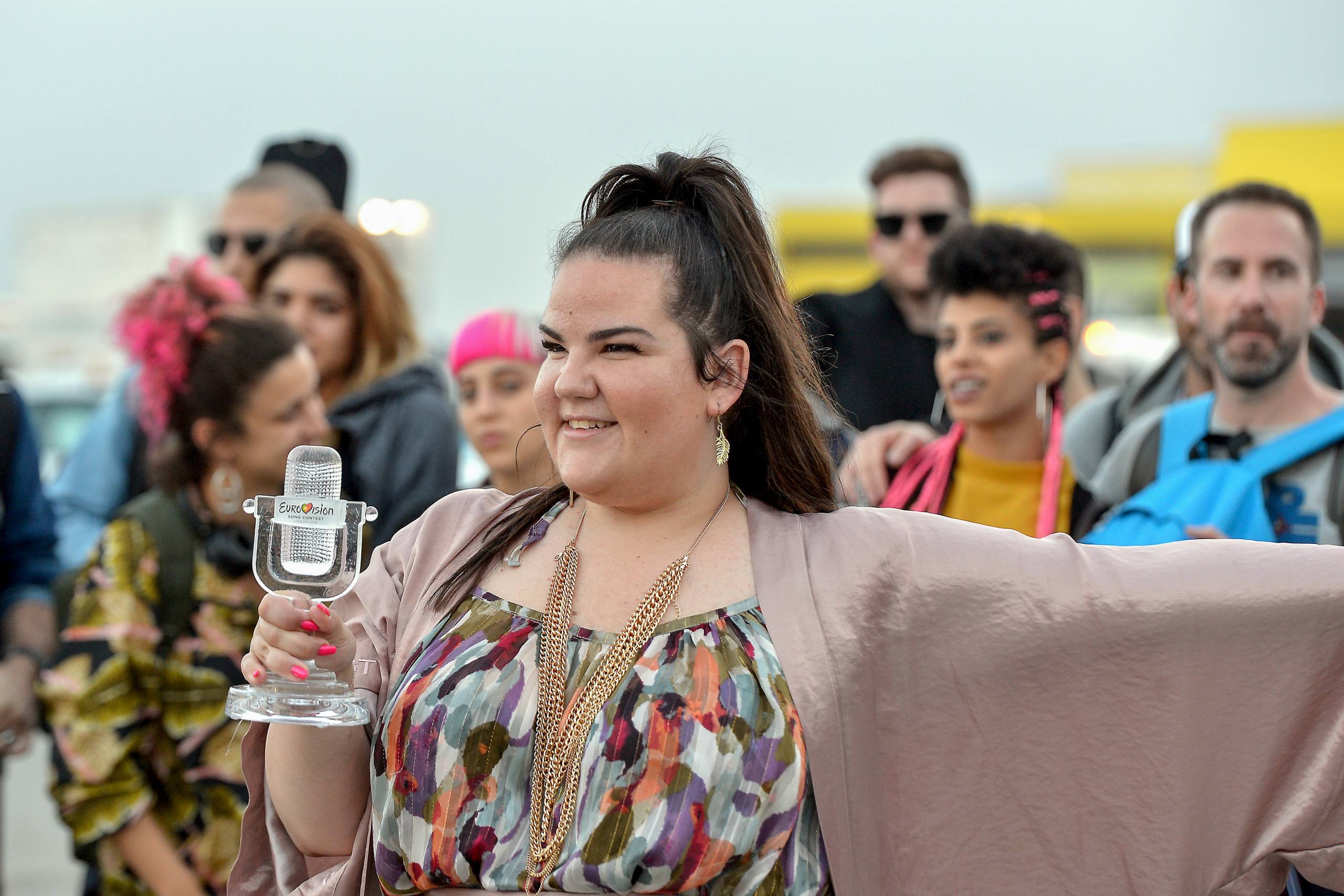 Winner of the eurovision 2018 song contest Netta Barzilai seen as she arrives to Ben Gurion international airport on May 14, 2018. Photo by Flash90 *** Local Caption *** úøáåú
äåôòä
áï âåøéåï
úì àáéá
äàéøååéæéåï
ðèò