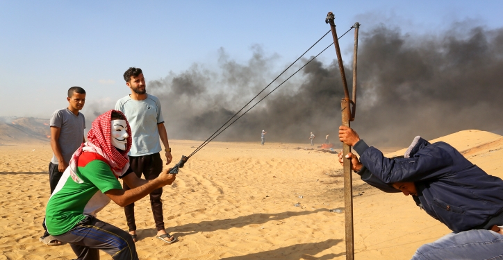 Palestinian protesters during clashes with Israeli forces near the Gaza-Israel border in the Gaza Strip, in Khan Yunis on June 1, 2018. Photo by Abed Rahim Khatib/Flash90 *** Local Caption *** ????????
?????
???? ?????
????
???
???????
??????
???
????? ???
??? ?????