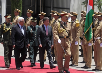 Colombian President Juan Manuel Santos (C) seen with Palestinian president Mahmud Abbas during an official welcoming ceremony in the West Bank city of Ramallah on June 04, 2013. Photo by Issam Rimawi/FLASH90 *** Local Caption *** ????
????
????????
????????
???????
????????
???????
????????
????
????
?????
???? ????????
???? ????? ?????
???
???? ????