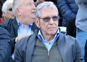 Israeli author Amos Oz attend the funeral of former parliament member Yossi Sarid in Givat Hashlosha cemetery near Petah Tikva on December 6, 2015. Sarid died Friday at the age of 75. Photo by Flash90  *** Local Caption *** ???? ??????
???? ????
???? ???
??????
????
????
???
?????
?????