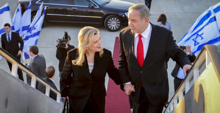 Israeli Prime Minister Benjamin Netanyahu and his wife Sara seen boarding the airplane to London for an official visit. February 5, 2017. Photo by Kobi Gideon / GPO *** Local Caption *** ??? ?????? ?????? ?????? ??????? ???' ??? ?????? ???? ?????? ?? ??????
????? ?????? ????? ???????