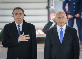 Brazilian president Jair Bolsonaro with Israeli Prime Minister Benjamin Netanyahu and his wife Sara, during a welcome ceremony at Ben Gurion Airport near Tel Aviv on March 31, 2019, for his first official visit to Israel since becoming president. Photo by Noam Revkin Fenton/Flash90 *** Local Caption *** ?????
????
??? ??????
?????? ??????
?????
