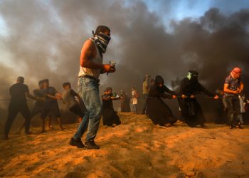 Palestinian protesters clash with Israeli security forces near the Gaza-Israel border, in Rafah, in the southern Gaza Strip city on September 28, 2018. Photo by Abed Rahim Khatib/Flash90 
 *** Local Caption *** ???????
????????
???
????
???????
??????