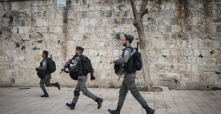 Israeli border police offices guard at the entrance to the Temple mount in Jerusalem's Old City, after a Molotov cocktail was thrown at the police point inside the Temple mount compound. March 12, 2019. Photo by Noam Revkin Fenton/Flash90 *** Local Caption *** ?? ????
???????
?????
??? ??????
?????