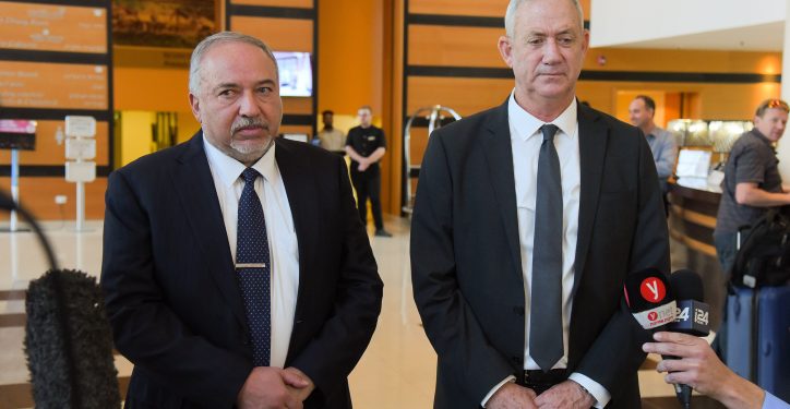 Blue and White party chairman Benny Gantz and Israel Beytenu party chairman Avigdor Liberman give a joint statement to the media after a meeting for negotiations toward building anew government, at the Kfar Maccabia Hotel in Ramat Gan, on November 14, 2019. Photo by Avshalom Sassoni/Flash90 *** Local Caption *** ????? ?????
?????
?????
??? ????
??????
????
?????
????????
?????
?????
???? ???
??? ???
