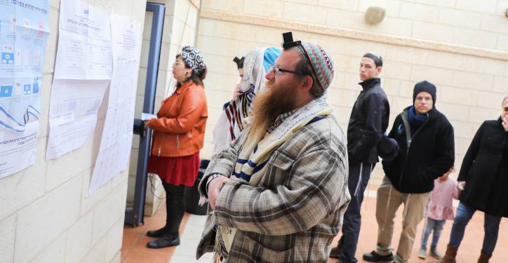 Israelis pray outside a voting station in the Jewish settlement of Nokdim, during the Knesset Elections, on March 2, 2020. Photo by Gershon Elinson/Flash90 *** Local Caption *** ?????
??????
????
??????
?????
????