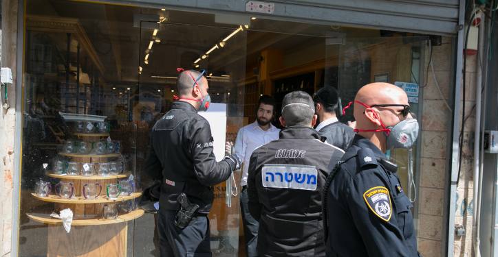 Israeli police officers seen in the ultra orthodox Jewish neighborhood of Meah Shearim as they close shops and disperse public gatherings following the government decisions in an effort to contain the spread of the coronavirus. March 24, 2020. Photo by Olivier Fitoussi/Flash90 *** Local Caption *** ??? ?????
?????
???????
??????