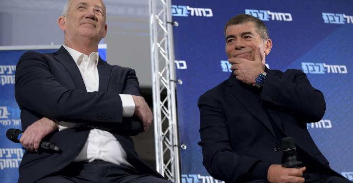 Benny Gantz, head of Blue and White party and MK Gabi Ashkenazi at an  election campaign event ahead of the coming Israeli elections, in Kfar Saba on Feb 12, 2020. Photo by Gili Yaari / Flash90 *** Local Caption ***  ??? ??????
??? ???
????? ???? ???
????? ??????
?????? ?????
?????? ??????
????? ?????? ??????