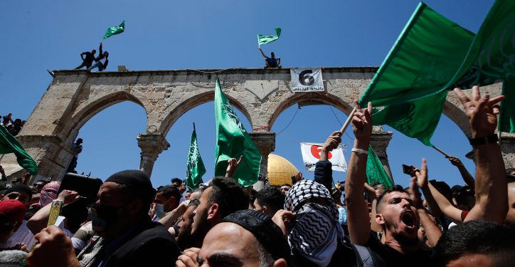 People hold Hamas flags as Palestinians gather after performing the last Friday of Ramadan to protest over the possible eviction of several Palestinian families from homes on land claimed by Jewish settlers in the East Jerusalem neighborhood of Sheikh Jarrah, May 7, 2021. Photo by Jamal Awad/Flash90 *** Local Caption *** ??????
?????
?????
?????
???????
??? ????
????