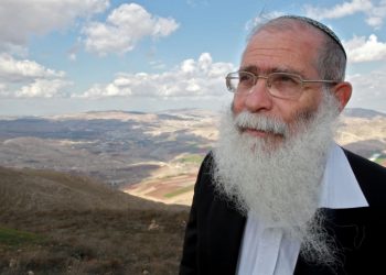 Chief Rabbi Elyakim Levanon, head of the Elon Moreh yeshiva, at a hill overlooking the settlement. Elon Moreh is an isolated settlement located on the northeastern outskirts of the Palestinian city of Nablus, housing about 2000 residents. November 18, 2009. Photo by Nati Shohat/FLASH90 *** Local Caption *** ??? ?????? ????? ??? ????? ???? ???? ????