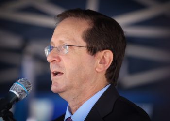 Israeli minister of Communications Yoaz Hendel (not seen) and Israeli president Isaac Herzog at an event marking the laying of optic fibers in the Galil, Northern Israel. on October 11, 2021. Photo by David Cohen/Flash90 *** Local Caption *** ???? ??????
???? ?????