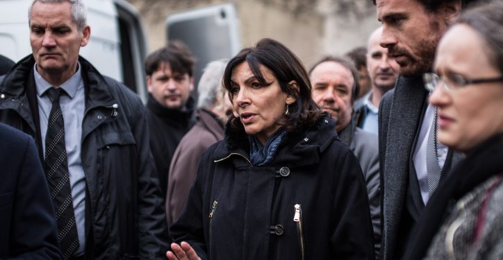 Paris mayor Anne Hidalgo arrives to the Carillon Cafe where a terror attack took place on the evening of 13 November 2015, in Paris, France on November 14, 2015. Photo by Laurence Geai/Flash90 *** Local Caption *** ???? 
????
?????? 13
?????
????
??? ???
???"?
????
??????
