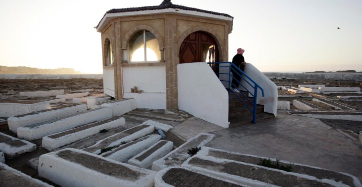 Israelis visit and pray at the tomb of "Rabbi Haim Pinto"  in the old Jewish graveyard in essaouira city in Morocco  .on Oct 07,2009 photo by Abir Sultan / Flash 90  *** Local Caption *** ?????
????????
??? ?????
??? ???? ?????
????? ?????