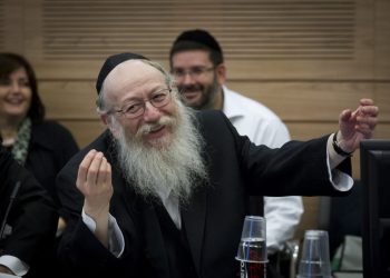 United Torah Judaism parliament member Yaakov Litzman attends a Finance Committee meeting in the Israeli parliament on November 17, 2014. Photo by Miriam Alster/FLASH90 *** Local Caption *** ????
????? ??????
???? ?????
????
????
