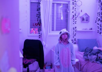A child at a quarantine in her home, in Moshav Haniel, on December 24, 2021. Photo by Chen Leopold/Flash90 *** Local Caption *** ??????
?????
?????
?????
????
?????
??????????
????
?????