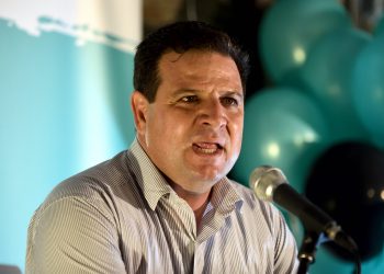 Ayman Odeh, leader of the Joint (Arab) List speaks at an election event in which the party launched it's Hebrew election campaign in Tel Aviv, August 20, 2019. Photo by Gili Yaari / Flash90  *** Local Caption *** בחירות לכנסת
בחירות כלליות
קמפיין בחירות
הרשימה המשותפת
הרשימה הערבית המשותפת
רעם תעל בלד חדש
איימן עודה