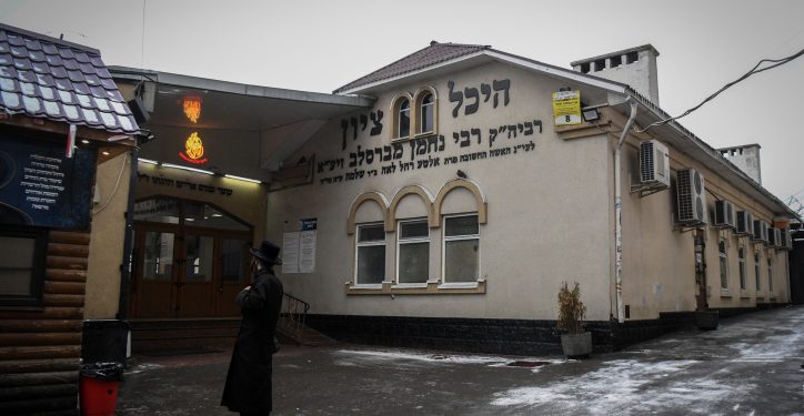 People walk outside the gravesite of Rabbi Nachman of Breslov, in the city of Uman, in central Ukraine, January 26, 2022. Photo by Yossi Zeliger/Flash90 *** Local Caption *** ???
???
????
???
????
??????
???????
???
???
????
?????
????
????????