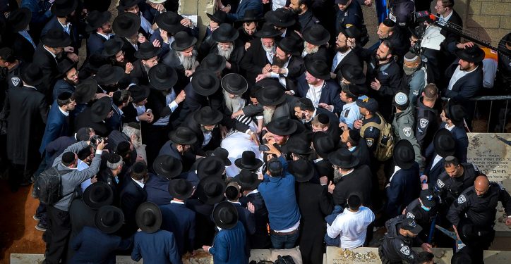 Ultra-Orthodox Jews attend the funeral ceremony of Rabbi Chaim Kanievsky at the cemetery in the city of Bnei Brak, on March 20, 2022. Photo by Avshalom Sassoni/Flash90 *** Local Caption *** ?? ???? ???????? 
??? ???????? ?? ??? ???? ???????? ???? ?????? ???? ??? ???