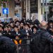 Ultra Orthodox jewish men pray and wait as they gather outside the home of Rabbi Chaim Kanievsky who passed away, in the city of Bnei Brak, on March 20, 2022. Photo by Yonatan Sindel/ Flash90 *** Local Caption *** ?? ???? ???????? 
 ?????? 
?????
????
???
????
???