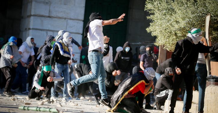 Palestinian protesters hurl stones towards Israeli security forces during clashes on the holy month of Ramadan at the Al-Aqsa mosque compound in Jerusalem's Old City on April 15, 2022. Photo by Jamal Awad/Flash90 *** Local Caption *** ????????
??????
????? ????
?????
????? ???
???????
?????
???????
?? ????
?? ????
???? ???
??? ?????
???????
?????
????
???????