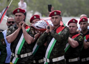 A Palestinian honor guard carries the body of Al Jazeera journalist Shireen Abu Aqleh who was killed during a raid of Israeli security forces earlier today in Jenin, in the West Bank city of Nablus, May 11, 2022. Photo by Nasser Ishtayeh/Flash90 *** Local Caption *** ????????
??? 
?????
??????
??????
????
?????
??????
??????
?'???
????
?????
??????
??????
??????
????????
?????
????? ???-????
???
