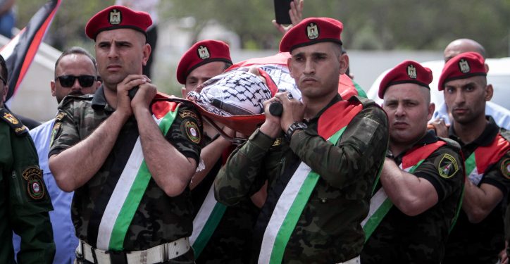 A Palestinian honor guard carries the body of Al Jazeera journalist Shireen Abu Aqleh who was killed during a raid of Israeli security forces earlier today in Jenin, in the West Bank city of Nablus, May 11, 2022. Photo by Nasser Ishtayeh/Flash90 *** Local Caption *** ????????
??? 
?????
??????
??????
????
?????
??????
??????
?'???
????
?????
??????
??????
??????
????????
?????
????? ???-????
???