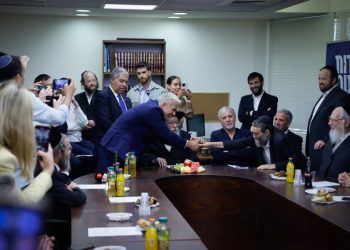 Minister of Foreign Affairas Yair Lapid congratulates MK Moshe Gafni who is celebrating his 70th birthday during a faction meeting, in the Israeli parliament. on May 9, 2022. Photo by Olivier Fitoussi/Flash90 *** Local Caption *** 
????
????
????? ?????
???? ??? ?????
???? ????