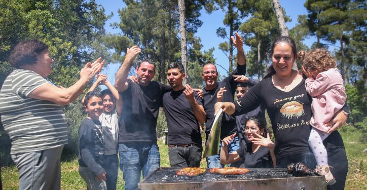 People doing barbecue during Israel's 73d Independence Day celebrations in Park Dalton, northern Israel, April 15, 2021. Photo by David Cohen/Flash90 *** Local Caption *** ?? ???
????
?????
??? ?
???????
???
??
?????
???