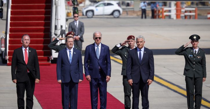 US president Joe Biden arrives at Ben Gurion Airport near Tel Aviv on July 13, 2022, for his first official visit to Israel since becoming US president. Photo by Noam Revkin Fenton/Flash90 *** Local Caption *** ????? ?????
???? 
???"?
????
??????
?'? ?????